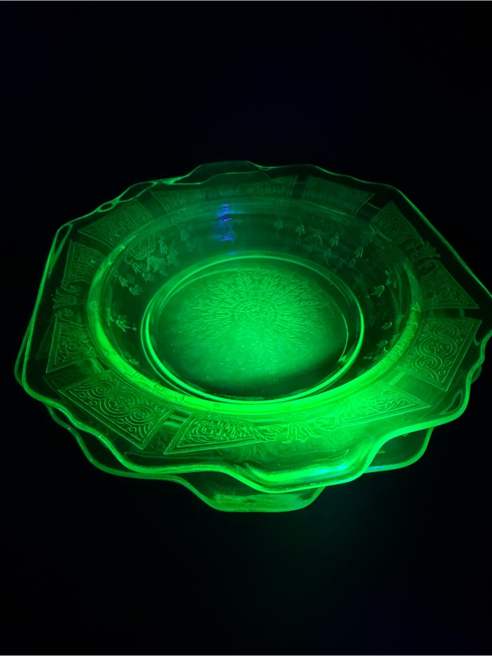 VTG 30’s Anchor Hocking Uranium glass set of 2 in the “ Princess “ Pattern